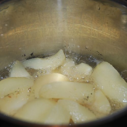 poaching pears photo: ©️Nel Brouwer-van den Bergh