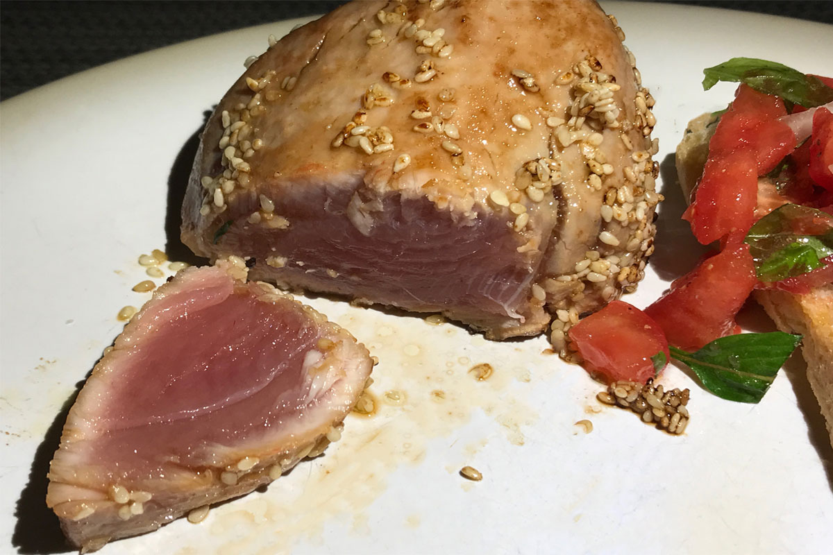 pan-seared tuna steak©️ Nel Brouwer-van den Bergh