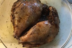 Duck legs after marination in soy sauce and spices ©️ Nel Brouwer-van den Bergh