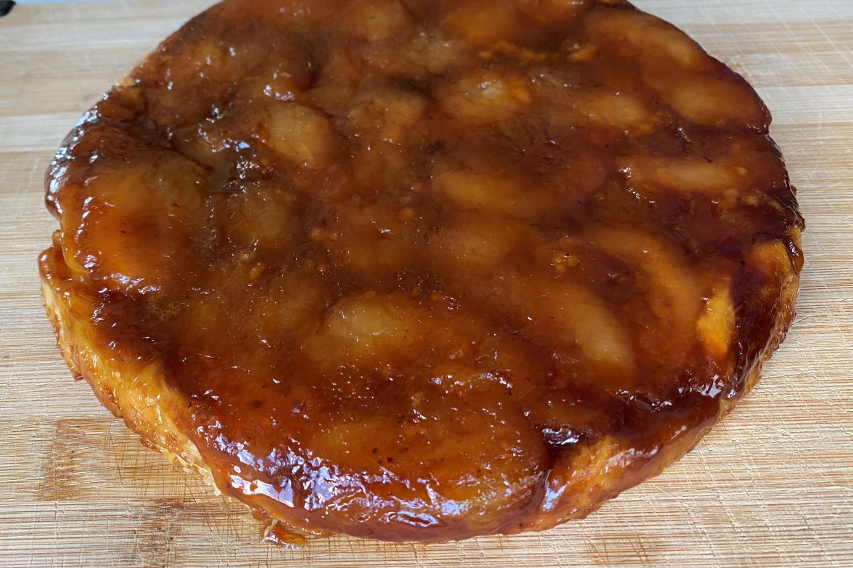 Tarte Tatin or inversed apple pie ©️ Nel Brouwer-van den Bergh